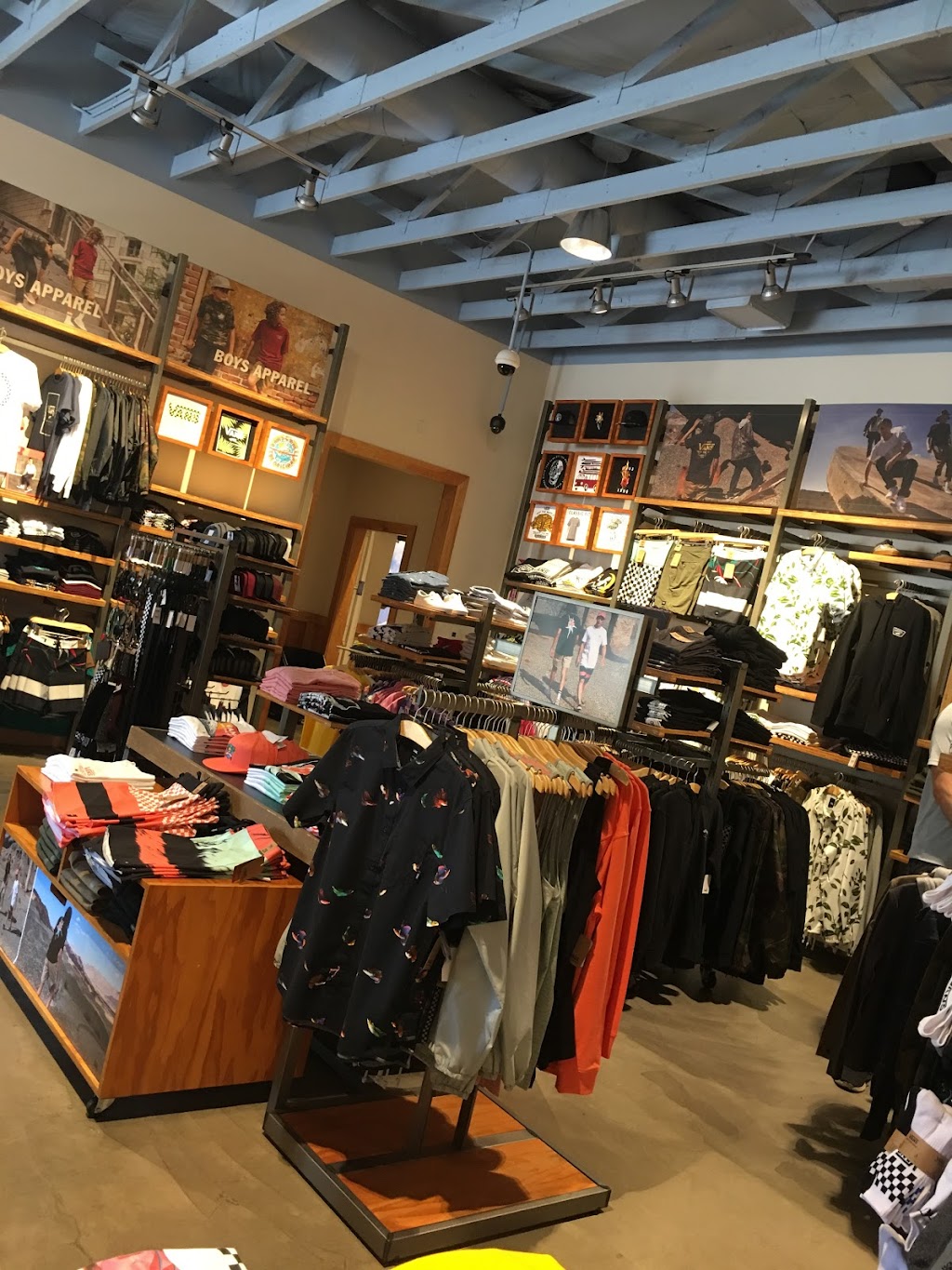 Vans | 828 E Alosta Ave, Azusa, CA 91702, USA | Phone: (626) 963-2710