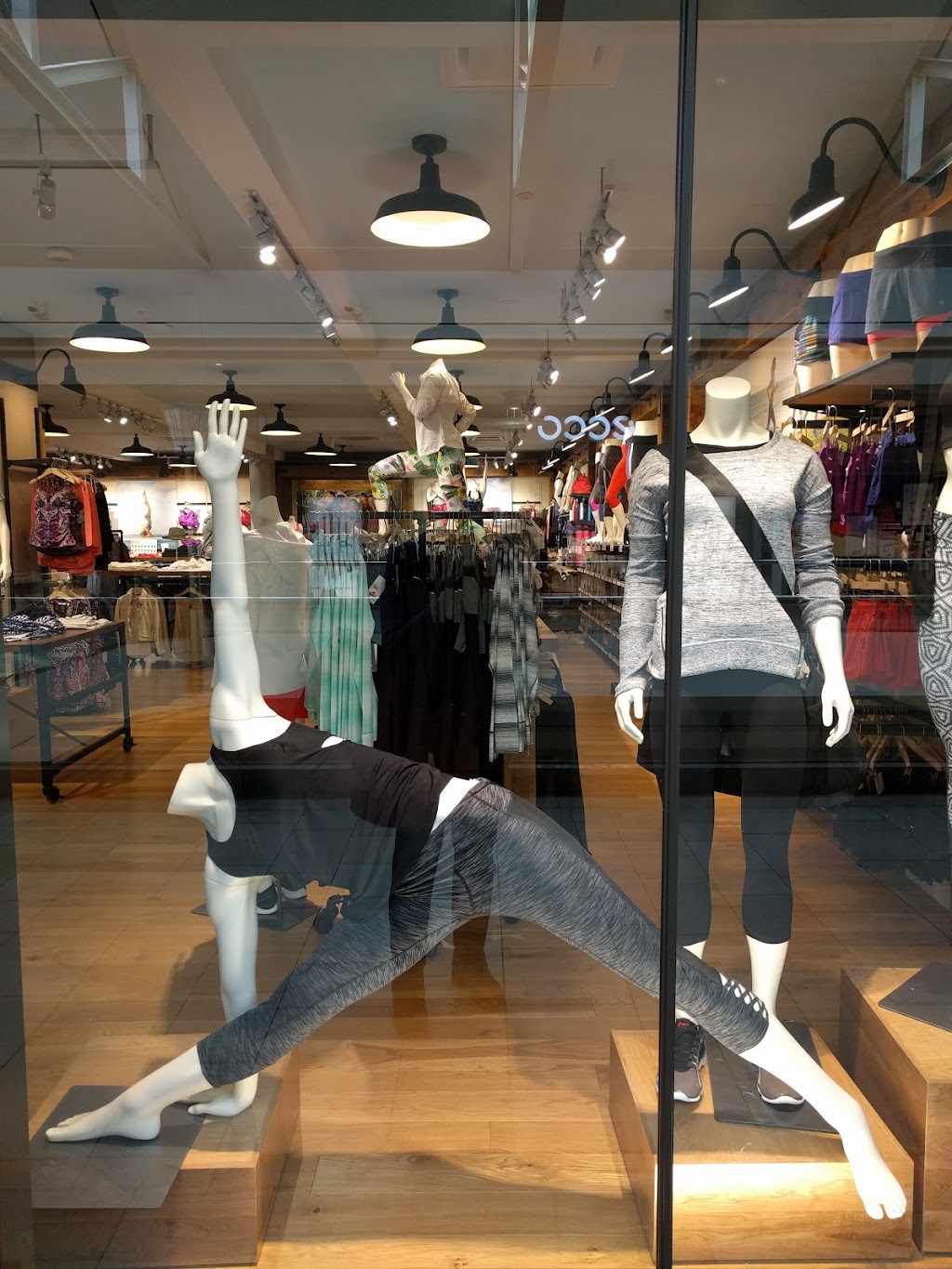 Athleta | 75 Middlesex Turnpike, Burlington, MA 01803, USA | Phone: (781) 229-2478