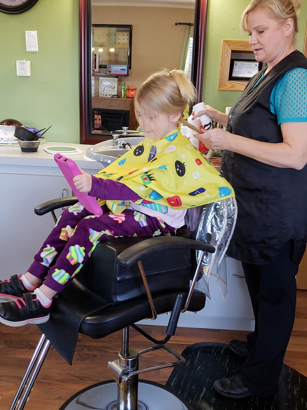 Creative Edge Salon | 30738 Regal Ave, Shafer, MN 55074, USA | Phone: (651) 964-4330