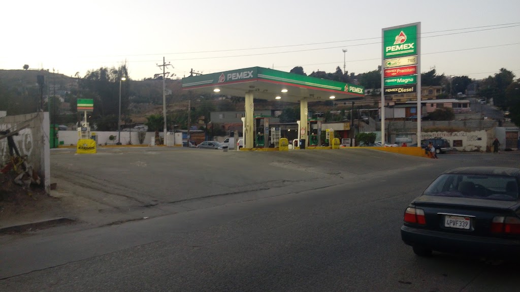 Gas station La 10 | Av. Murua Martínez 4309, Fernandez, 22464 Tijuana, B.C., Mexico | Phone: 664 607 6633