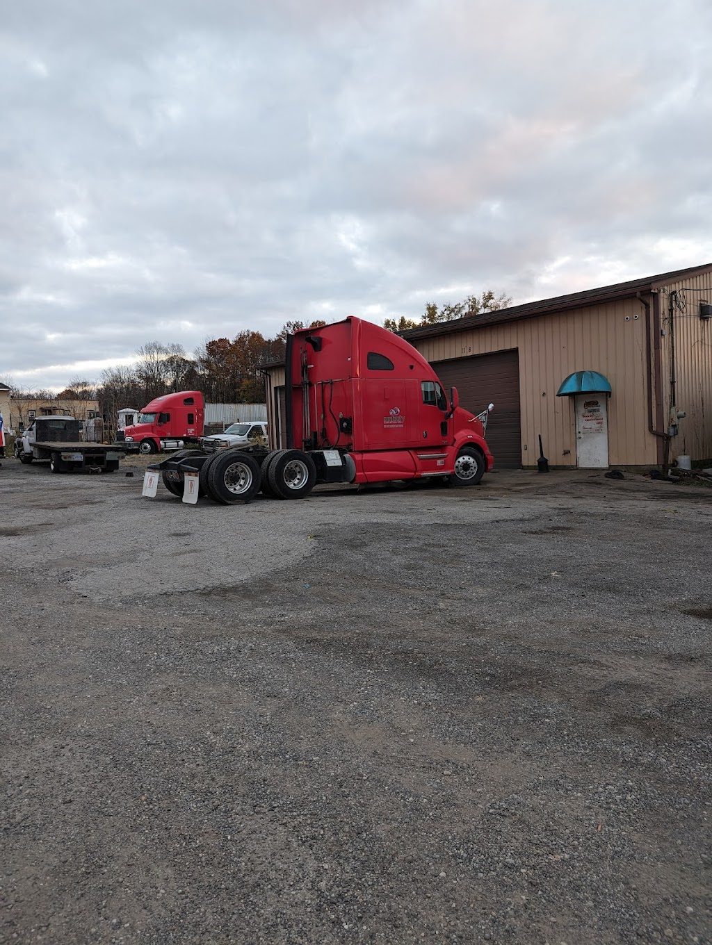 Walshs 24/7 Tractor-Trailer Repair LLC | 2351 Hubbard Rd, Youngstown, OH 44505, USA | Phone: (330) 941-9810
