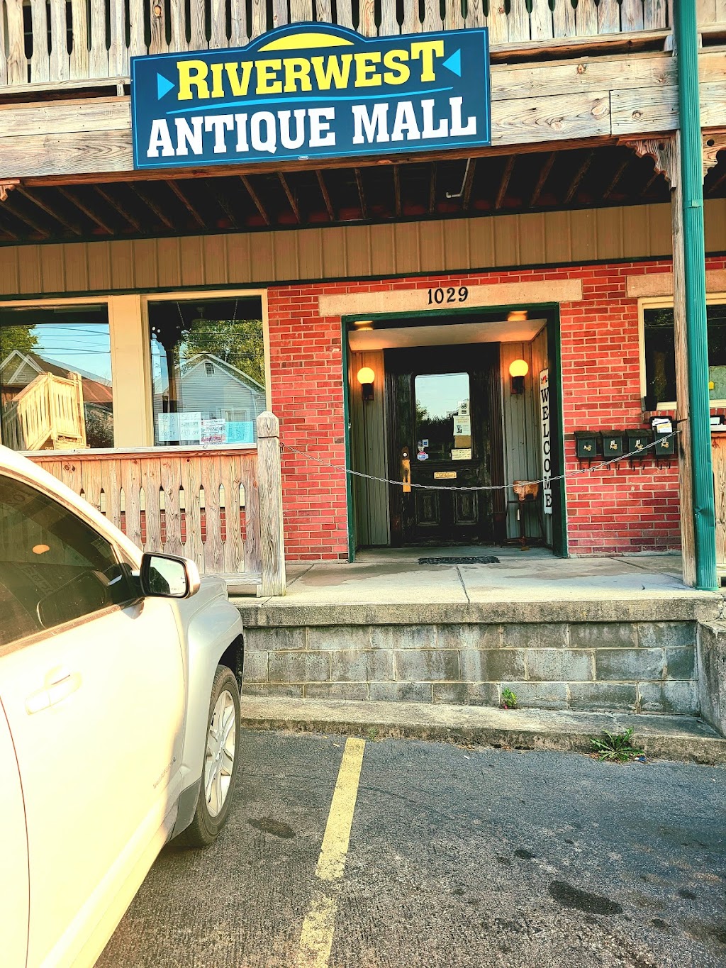River West Antiques | 1029 W 2nd St, Madison, IN 47250, USA | Phone: (812) 265-0740