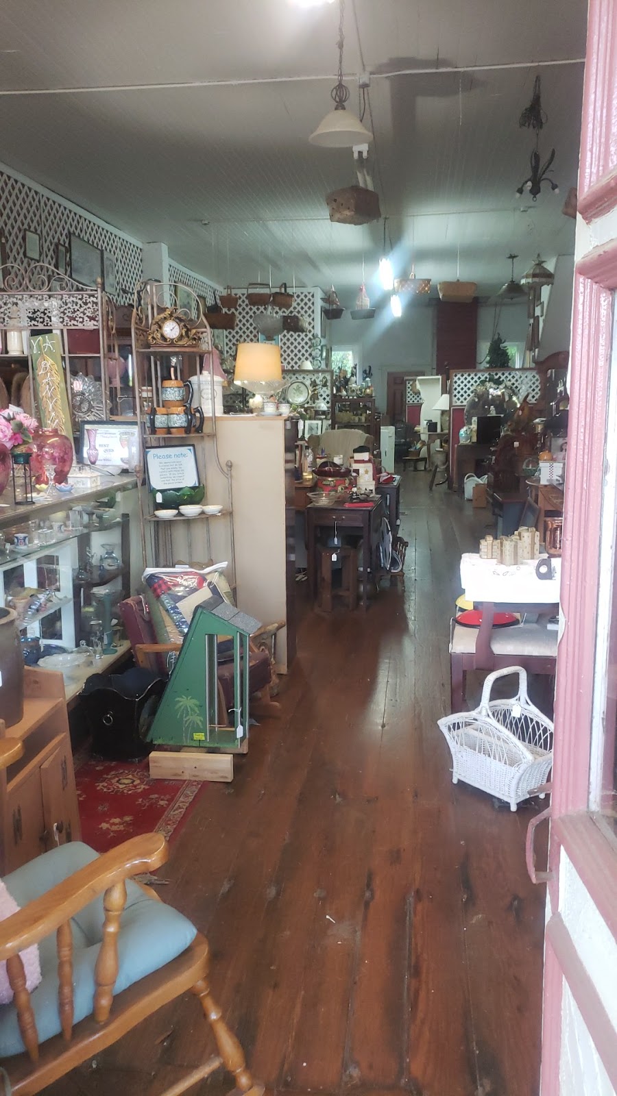 Aunt Millies Antiques | 243 NC-57, Milton, NC 27305, USA | Phone: (336) 234-0240