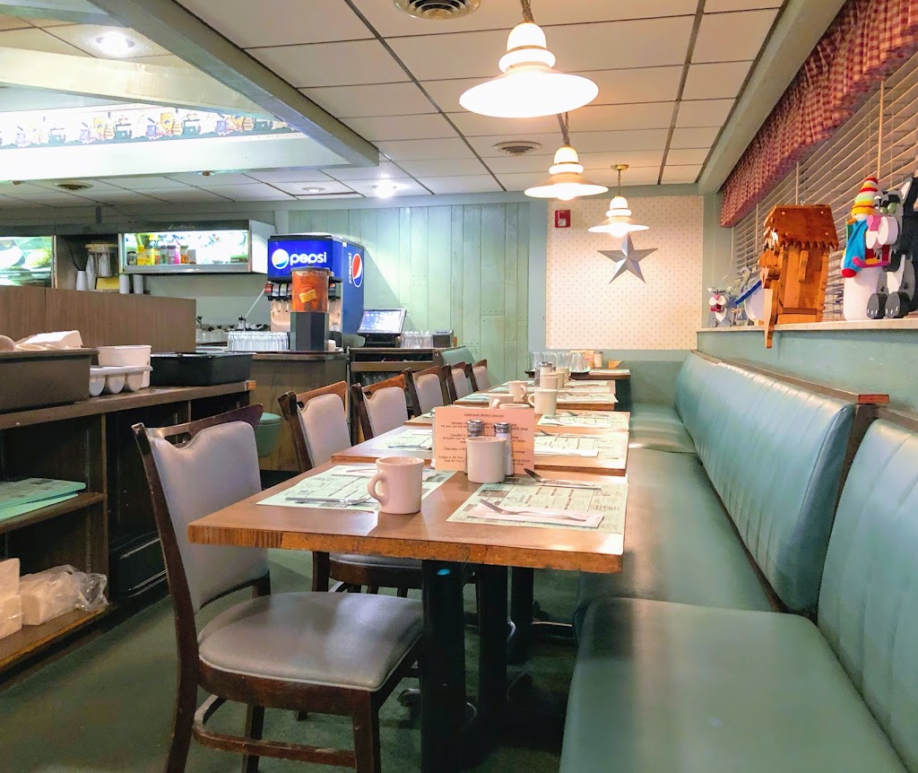 The Lamplighter Restaurant | 6566 William Penn Hwy, Delmont, PA 15626, USA | Phone: (724) 468-4545