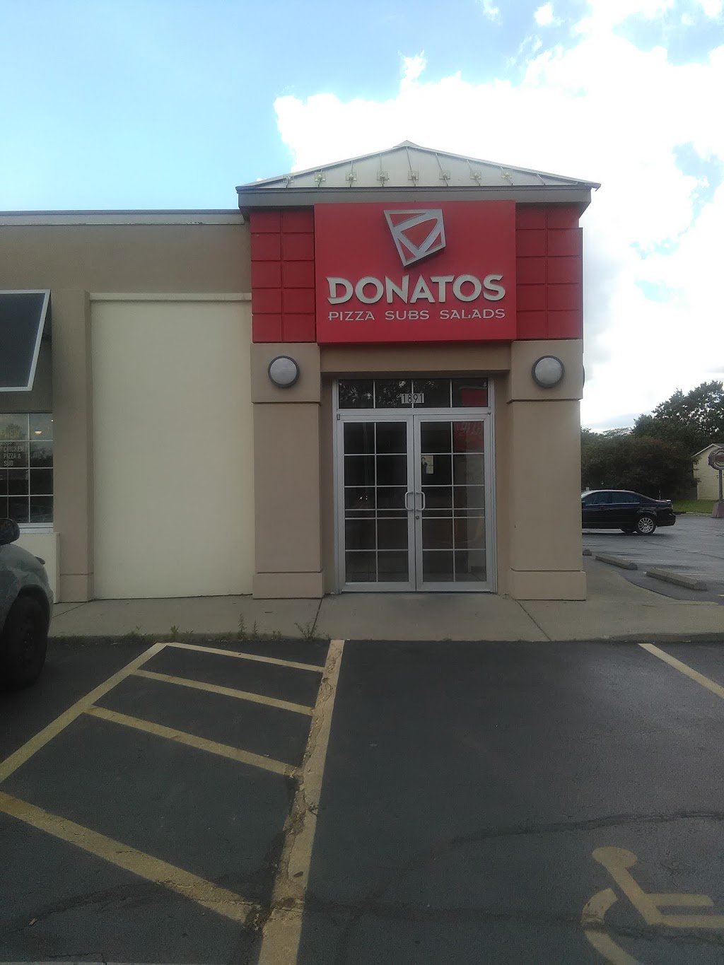 Donatos Pizza | 1891 Tamarack Cir N, Columbus, OH 43229, USA | Phone: (614) 846-8411