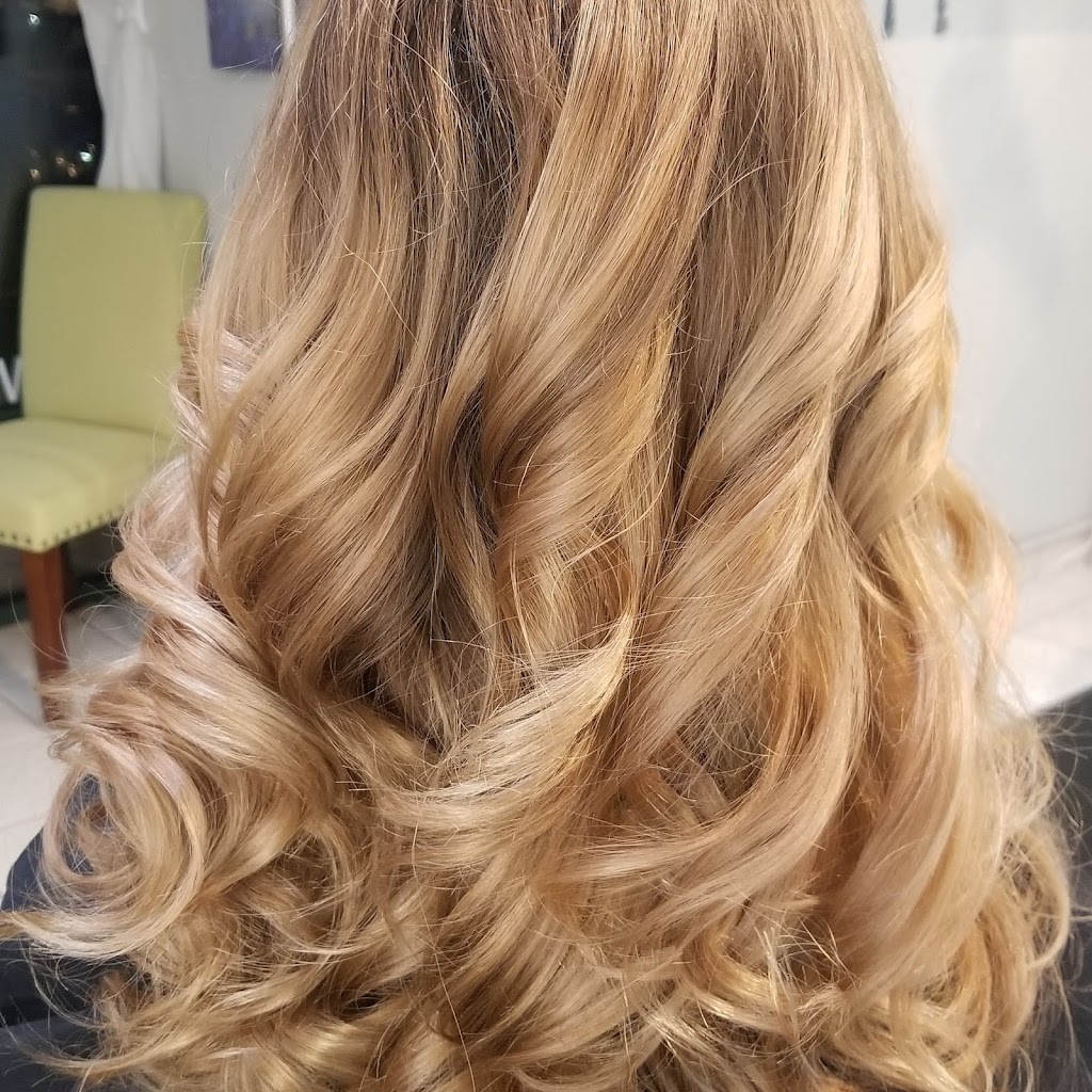 Danielle Arabesque Hair Master stylist | 695 Jerry St, Castle Rock, CO 80104, USA | Phone: (720) 660-4458