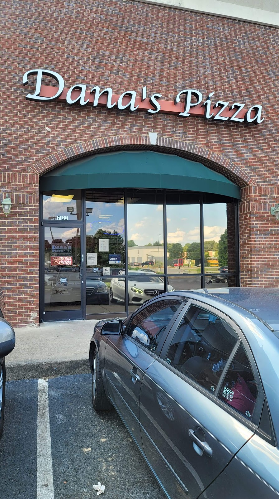 Danas Pizza | 7123 Hacks Cross Rd, Olive Branch, MS 38654 | Phone: (662) 420-7578