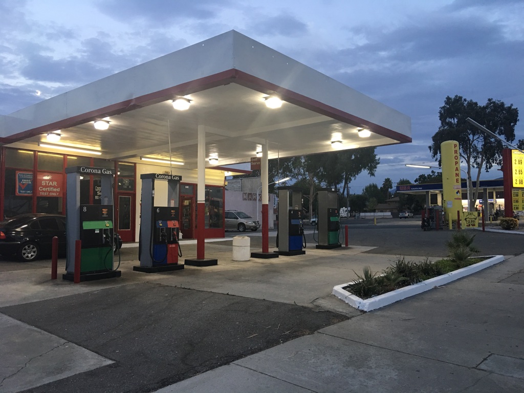 Corona Gas Station | 625 W 6th St, Corona, CA 92882, USA | Phone: (951) 275-6528