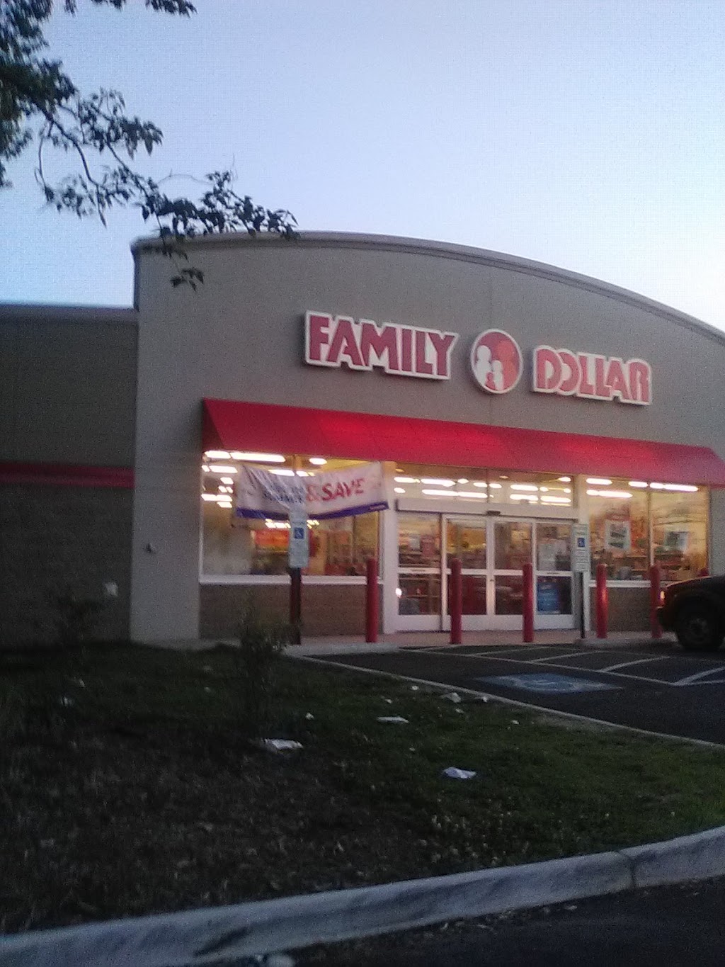 Family Dollar | 798 Halifax St, Petersburg, VA 23803, USA | Phone: (804) 451-2359