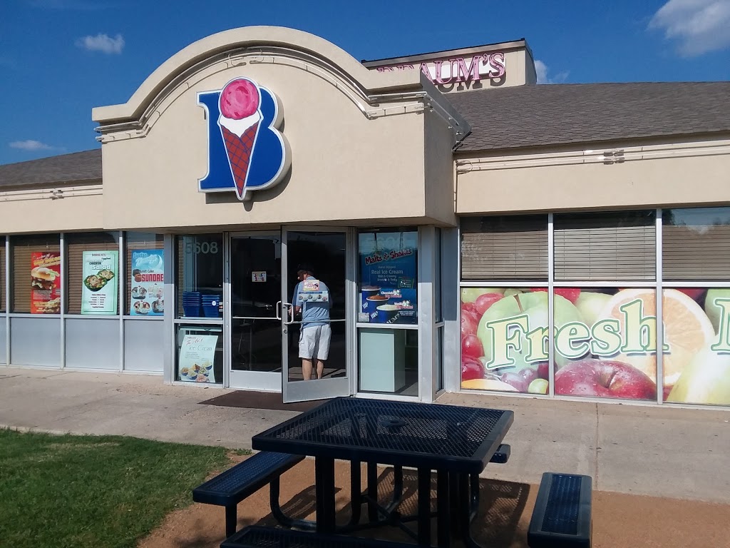 Braums Ice Cream & Burger Restaurant | 5608 Denton Hwy, Haltom City, TX 76148, USA | Phone: (817) 581-1636