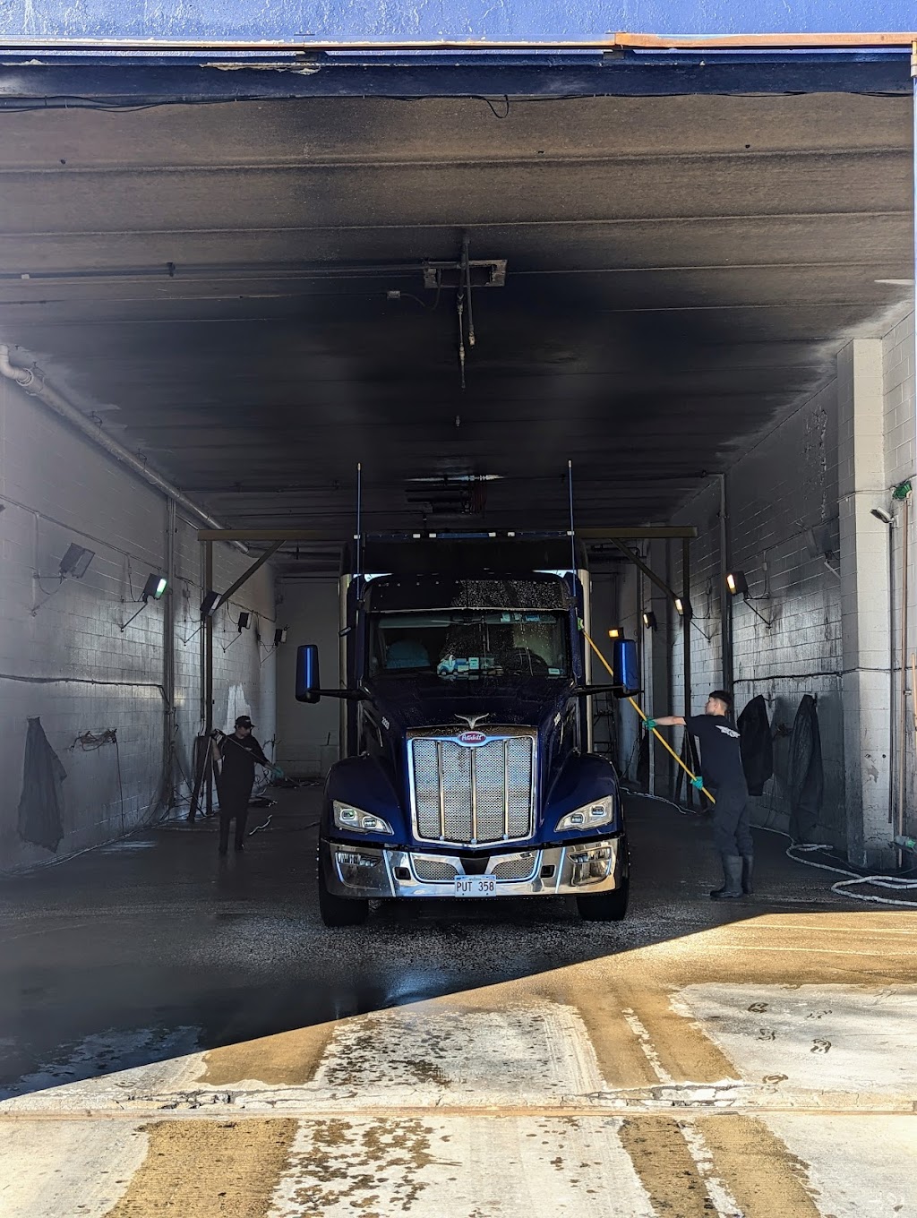 Eagle Truck Wash | 3654 Libbey Rd, Perrysburg, OH 43551, USA | Phone: (419) 837-2380