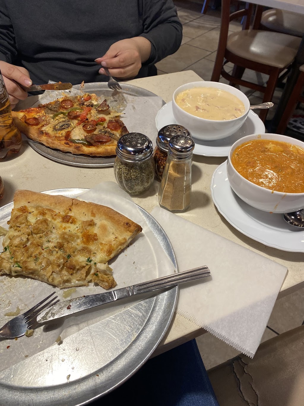 Leonardos Pizza | 20 Broadway, Massapequa, NY 11758, USA | Phone: (516) 795-5577
