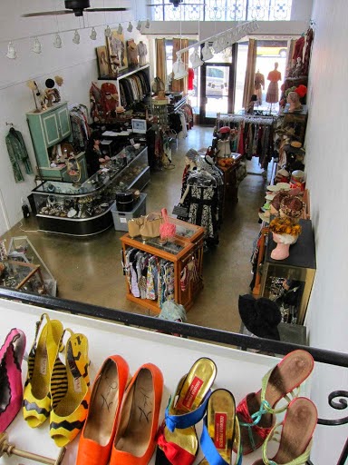 Golyester Vintage Clothing | 450 S La Brea Ave, Los Angeles, CA 90036, USA | Phone: (323) 931-1339