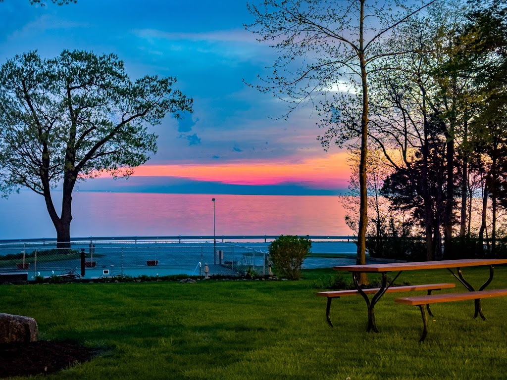 Scenic Rock Ledge Inn | 2772 E Sand Rd, Port Clinton, OH 43452, USA | Phone: (419) 734-3265