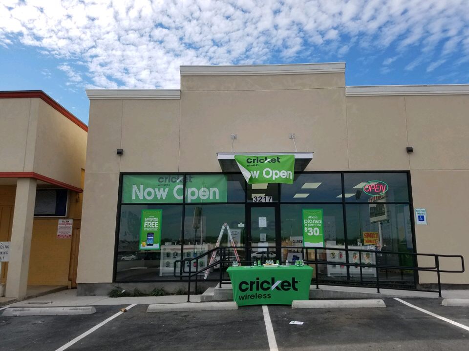 Cricket Wireless Authorized Retailer | 3217 N Main St, Fort Worth, TX 76106, USA | Phone: (817) 984-1818