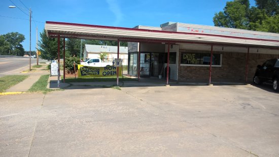 Pawhuska Daylight Donuts | 401 W Main St, Pawhuska, OK 74056, USA | Phone: (918) 287-3475