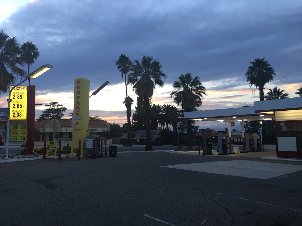 Corona Gas Station | 625 W 6th St, Corona, CA 92882, USA | Phone: (951) 275-6528