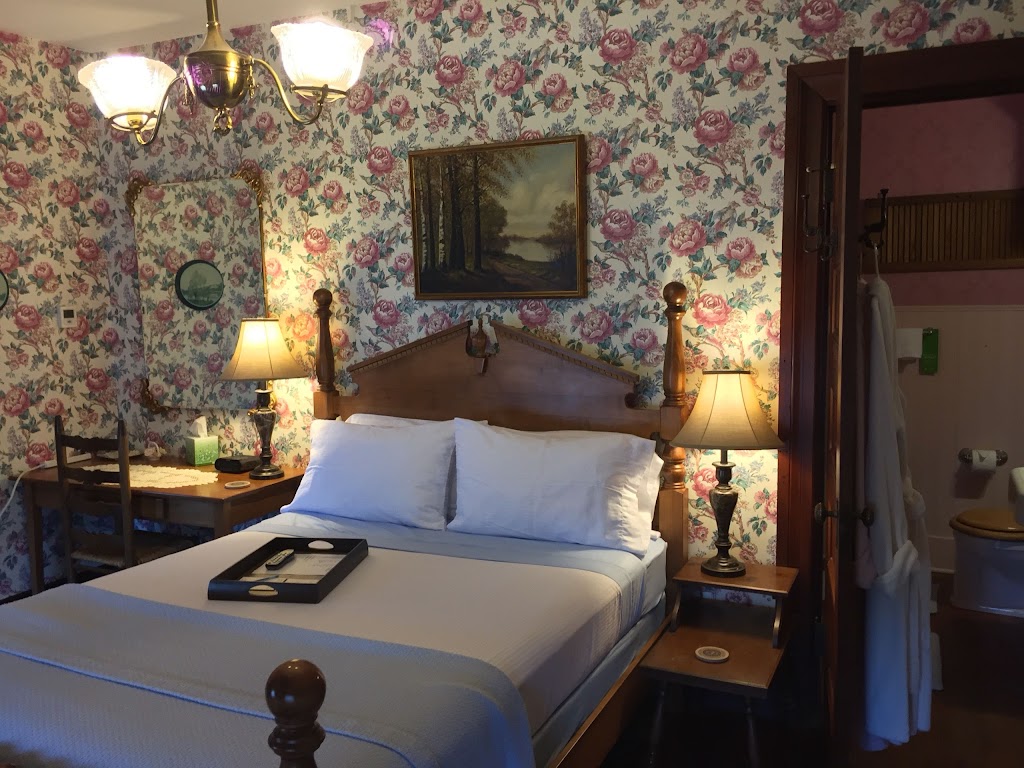 Spitzer House Bed and Breakfast | 504 W Liberty St, Medina, OH 44256, USA | Phone: (330) 952-2129