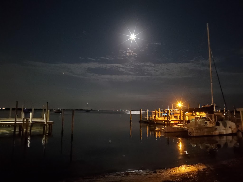 The Bridge Tender Inn & Dockside Bar | 135 Bridge St, Bradenton Beach, FL 34217, USA | Phone: (941) 778-4849