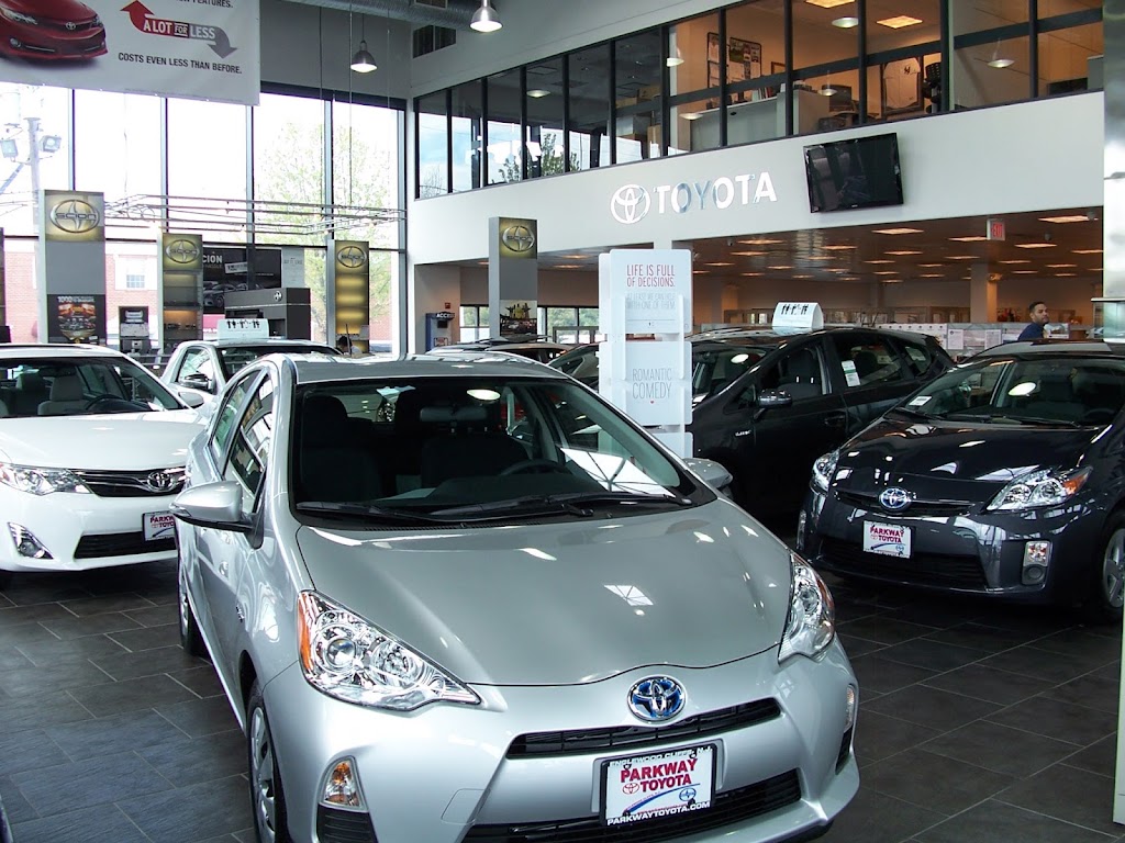 Parkway Toyota | 50 Sylvan Ave, Englewood Cliffs, NJ 07632, USA | Phone: (201) 944-3300