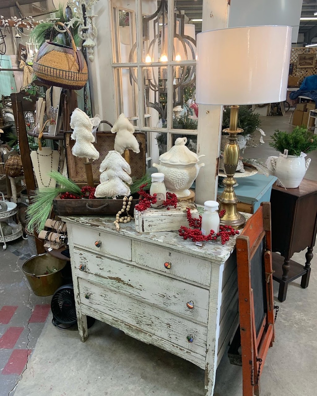 Lakewood 400 Antiques Market | 1321 Atlanta Hwy, Cumming, GA 30040, USA | Phone: (770) 889-3400