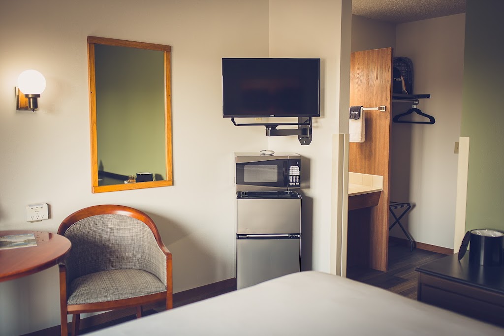 Forrest Inn | 1045 Riverplace Dr, Amery, WI 54001, USA | Phone: (800) 763-1263