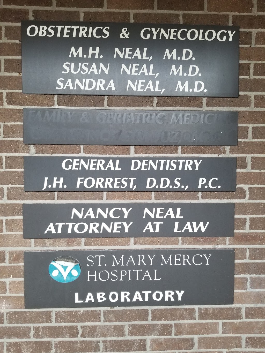 Dr. Jeffrey Forrest DDS | 10535 Farmington Rd, Livonia, MI 48150 | Phone: (734) 525-7616