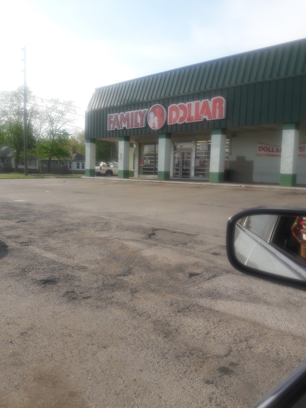 Family Dollar | 6030 East 21st St, Indianapolis, IN 46219, USA | Phone: (317) 532-2720