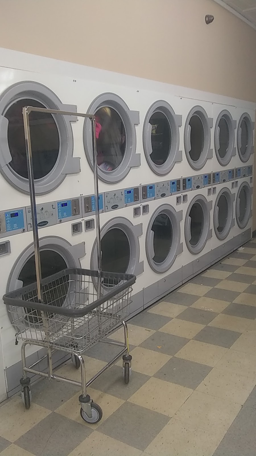 East River Coin Laundry | 919 E River St, Elyria, OH 44035, USA | Phone: (440) 323-5111