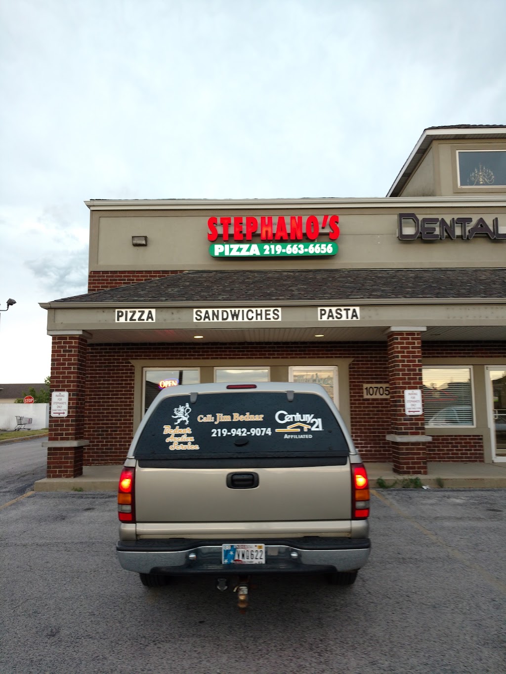 Stephanos Pizza | 10703 Randolph St, Crown Point, IN 46307, USA | Phone: (219) 663-6656