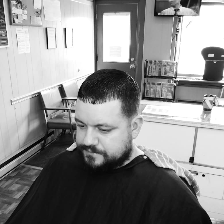 Berrys Barber Shop | 204 W Main St, Blanchester, OH 45107, USA | Phone: (937) 783-3326