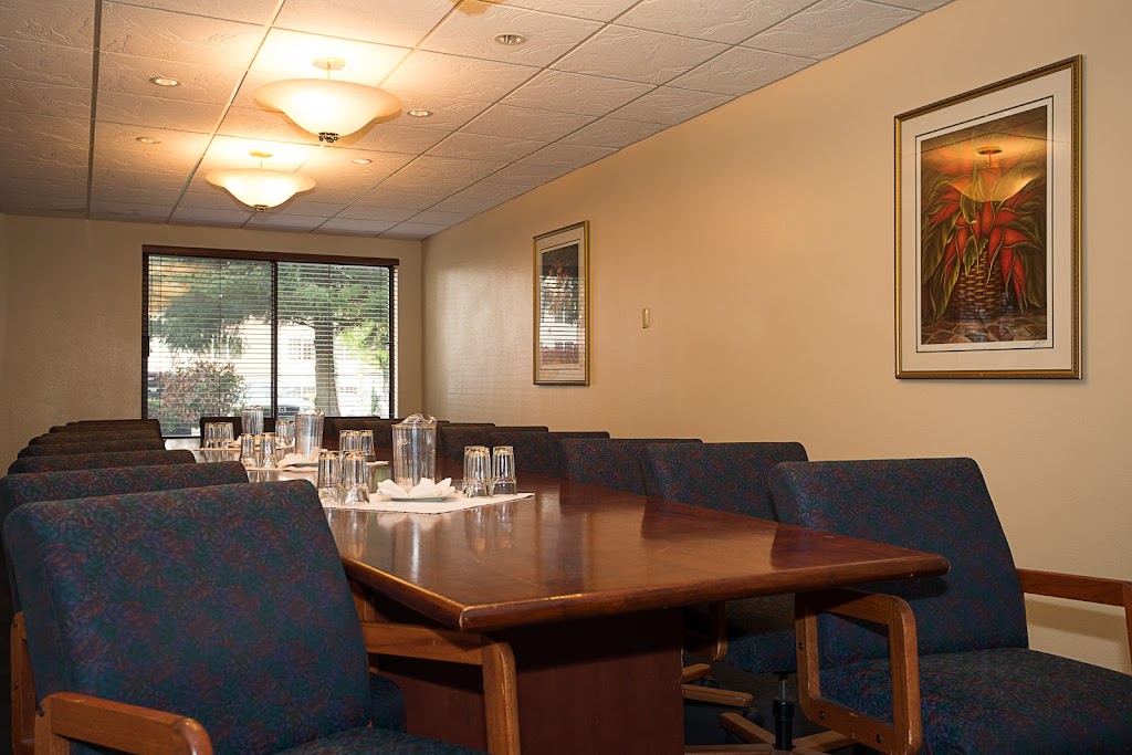 Shilo Inns Portland Airport | Parking lot, 11707 NE Airport Way #1075, Portland, OR 97220 | Phone: (503) 252-7500