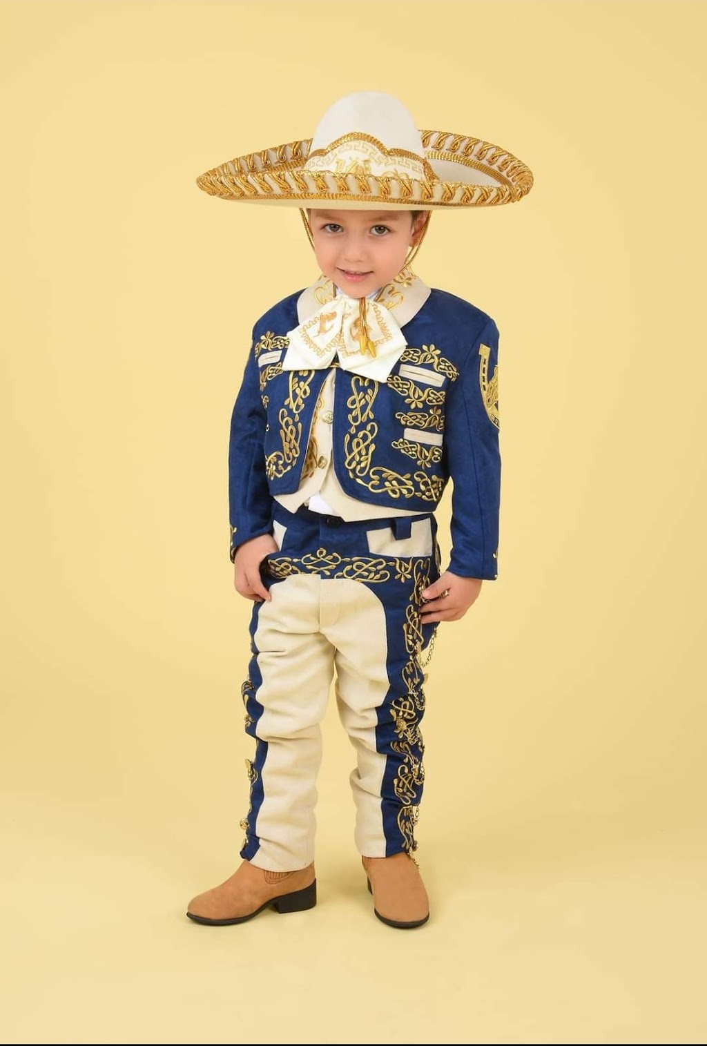 El Llaverito western wear | 9156 Rd 236, Terra Bella, CA 93270, USA | Phone: (805) 236-9902