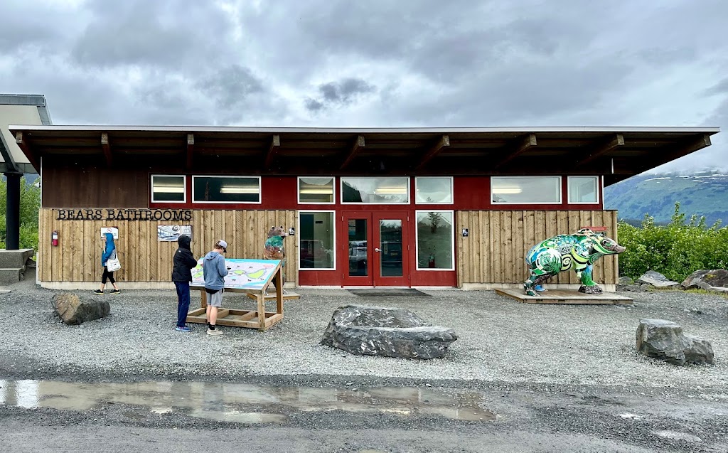 Black Bear Exhibit | 43520 Seward Hwy, Girdwood, AK 99587, USA | Phone: (907) 783-0058