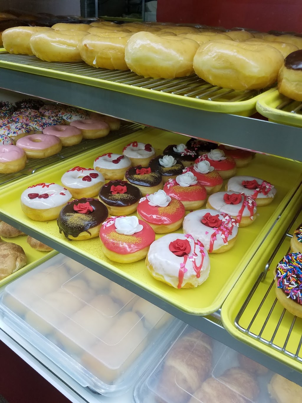 Acton Donuts | 3101 Fall Creek Hwy, Granbury, TX 76049, USA | Phone: (817) 326-8394