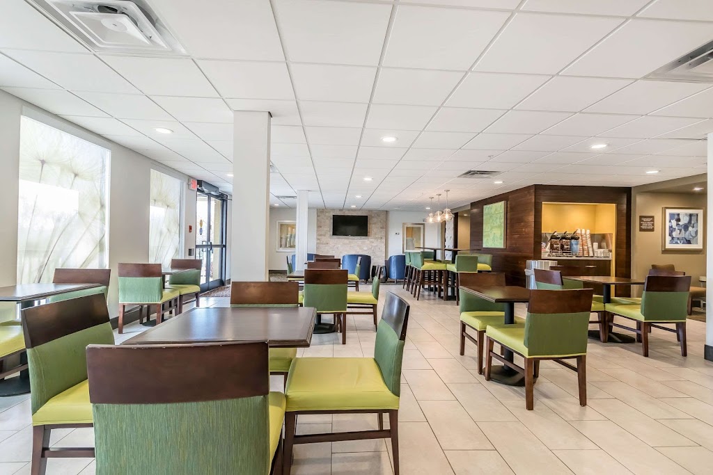 Comfort Inn & Suites | 2400 Buena Vista Rd, Lexington, KY 40505, USA | Phone: (859) 317-2339