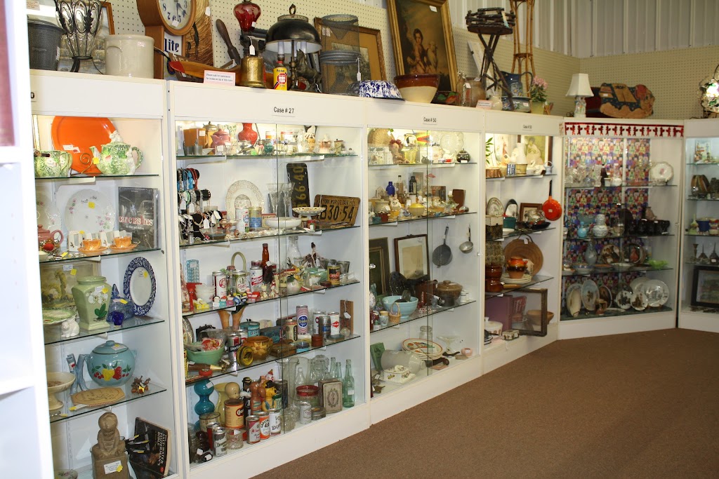 Kellys Antique World & Flea Market | 11111 Main St, Clarence, NY 14031, USA | Phone: (716) 759-8483