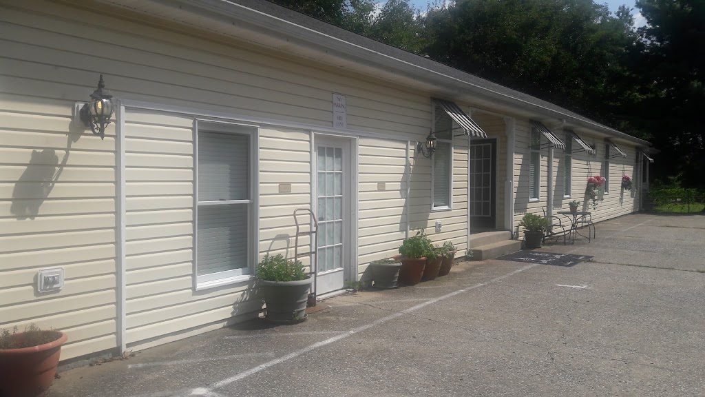 Montgomery Inn BnB | Montgomery Ave, Versailles, KY 40383, USA | Phone: (859) 251-4103