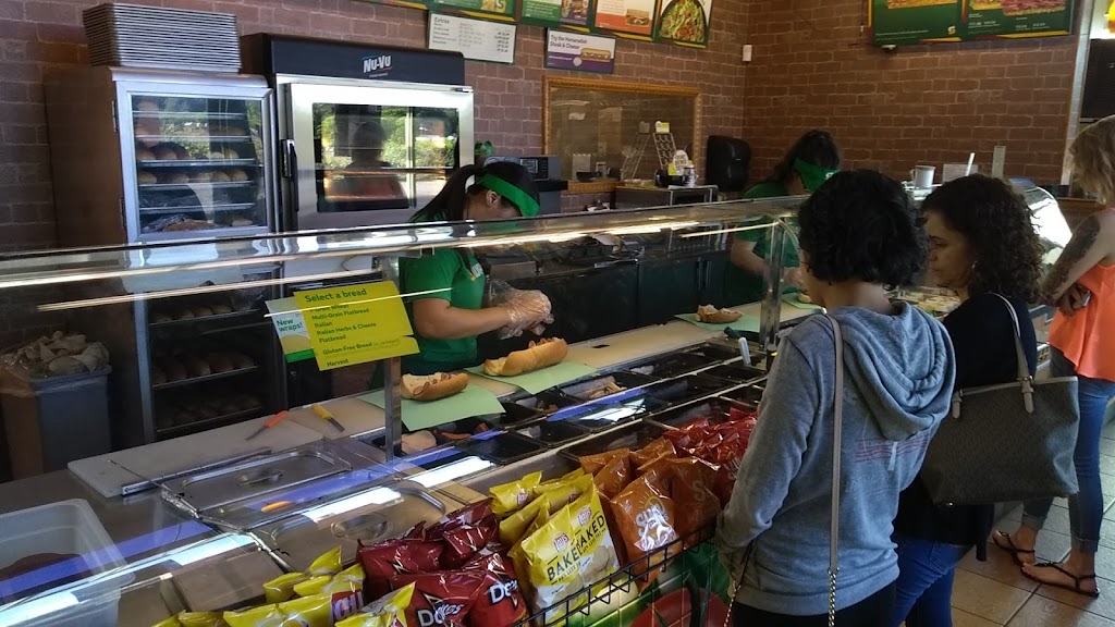 Subway | 919 N Anchor Way, Portland, OR 97217, USA | Phone: (503) 289-2821