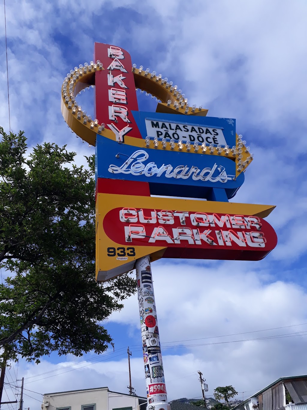 Leonards Bakery Malasada Truck | 7190 Kalanianaʻole Hwy, Honolulu, HI 96825, USA | Phone: (808) 737-5591