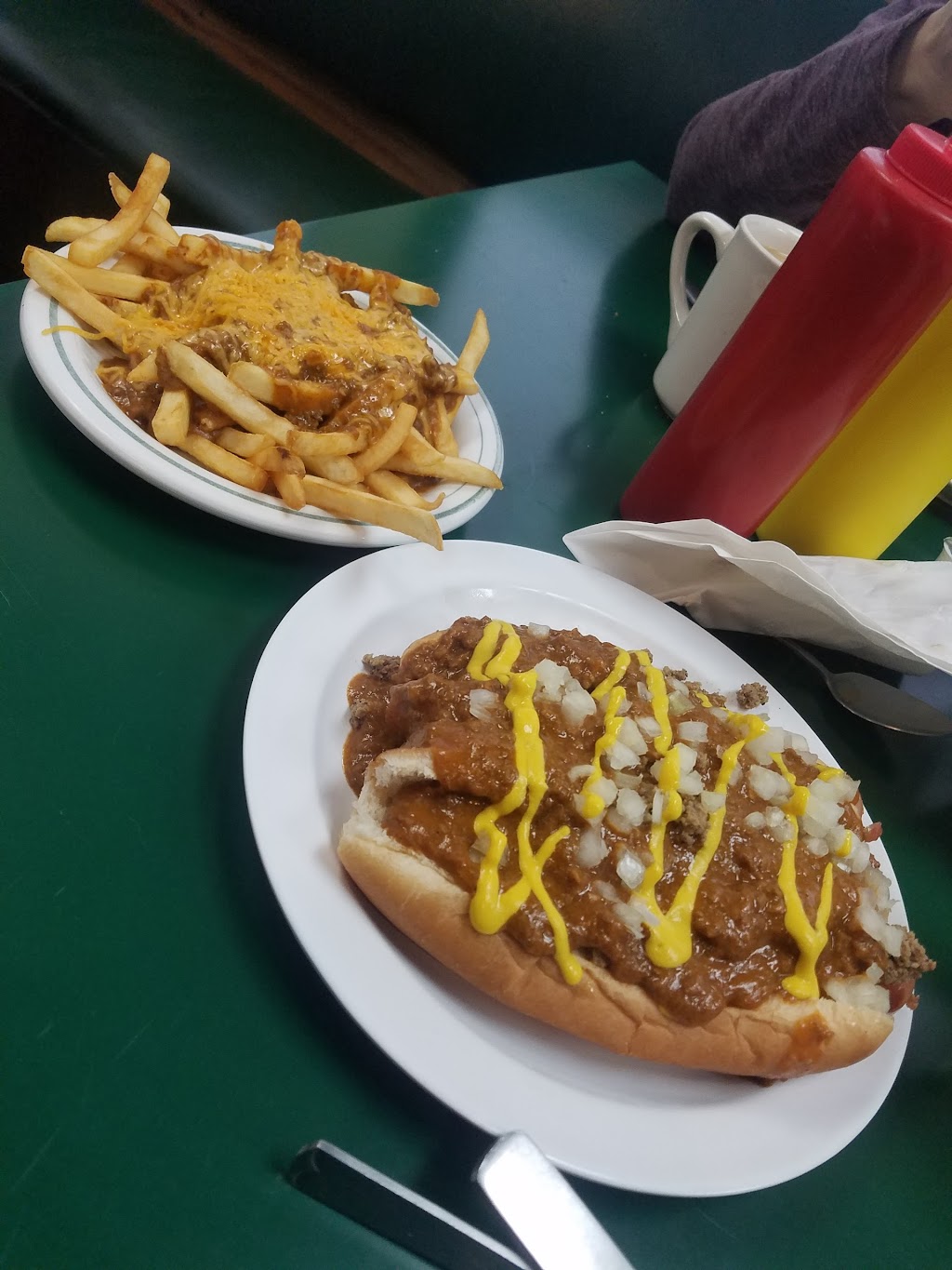 Tomas Coney Island | 3155 Dix Hwy, Lincoln Park, MI 48146, USA | Phone: (313) 389-0055