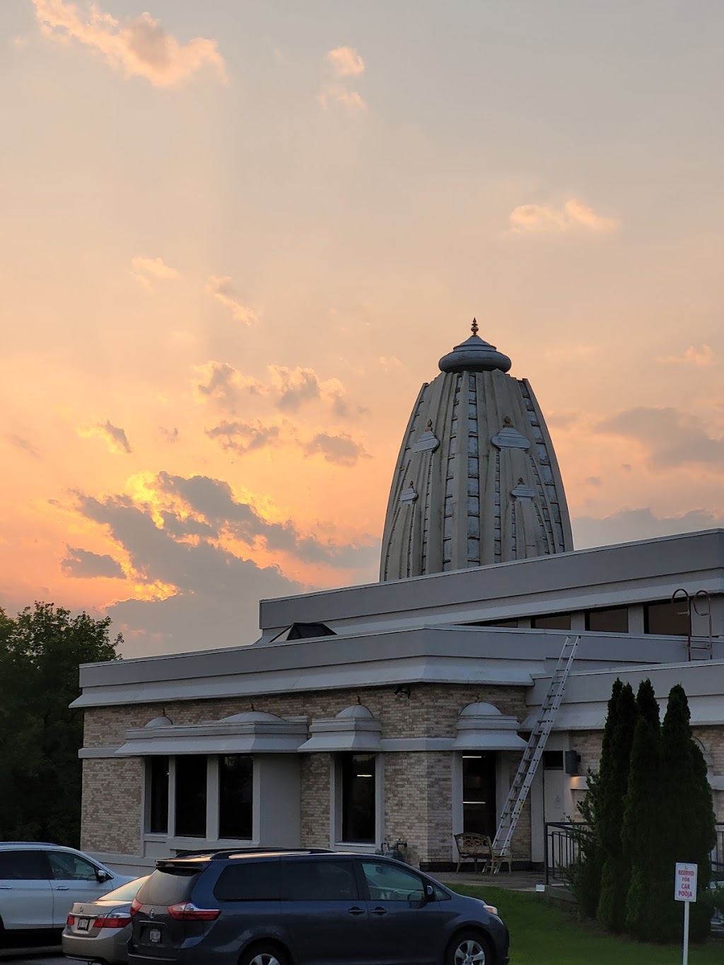 Hindu Temple of Wisconsin | W243N4063 Pewaukee Rd, Pewaukee, WI 53072, USA | Phone: (262) 695-1200