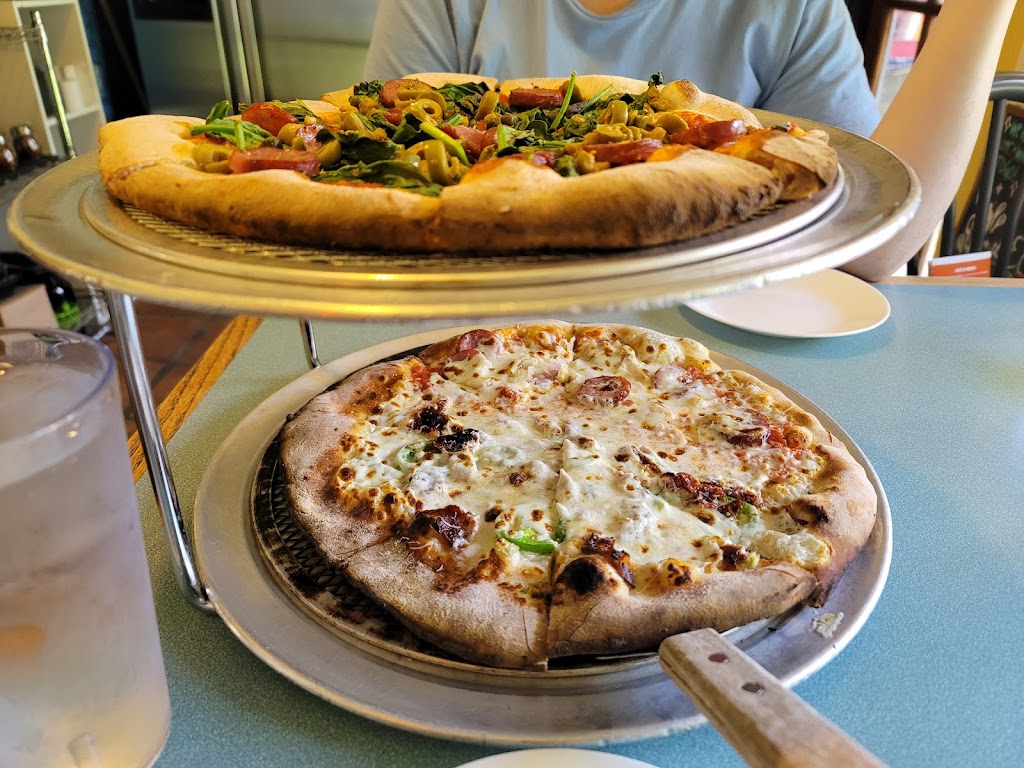 Zs Wood Fired Pizza | 118 Old San Antonio Rd, Boerne, TX 78006, USA | Phone: (830) 331-1212