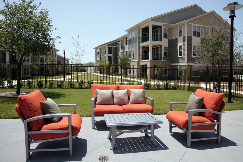 Encore Alsbury Apartments | 1350 SW Alsbury Blvd, Burleson, TX 76028, USA | Phone: (817) 508-9903