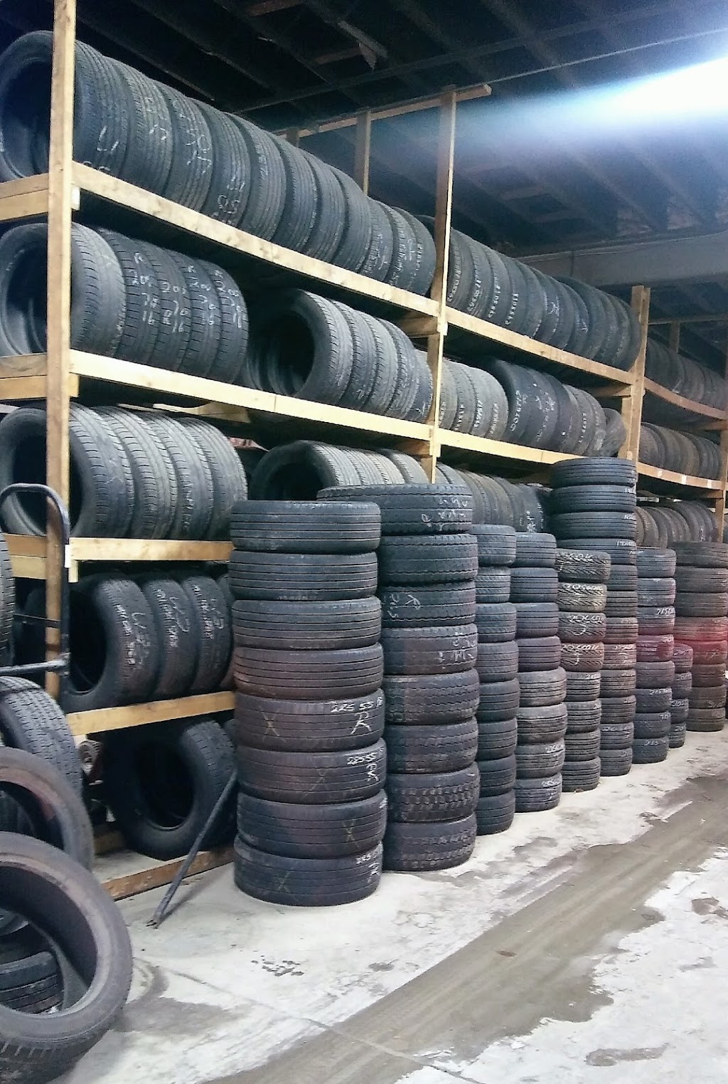 Tire Discount Outlet | 1860 Colorado Ave, Lorain, OH 44052, USA | Phone: (440) 929-0342