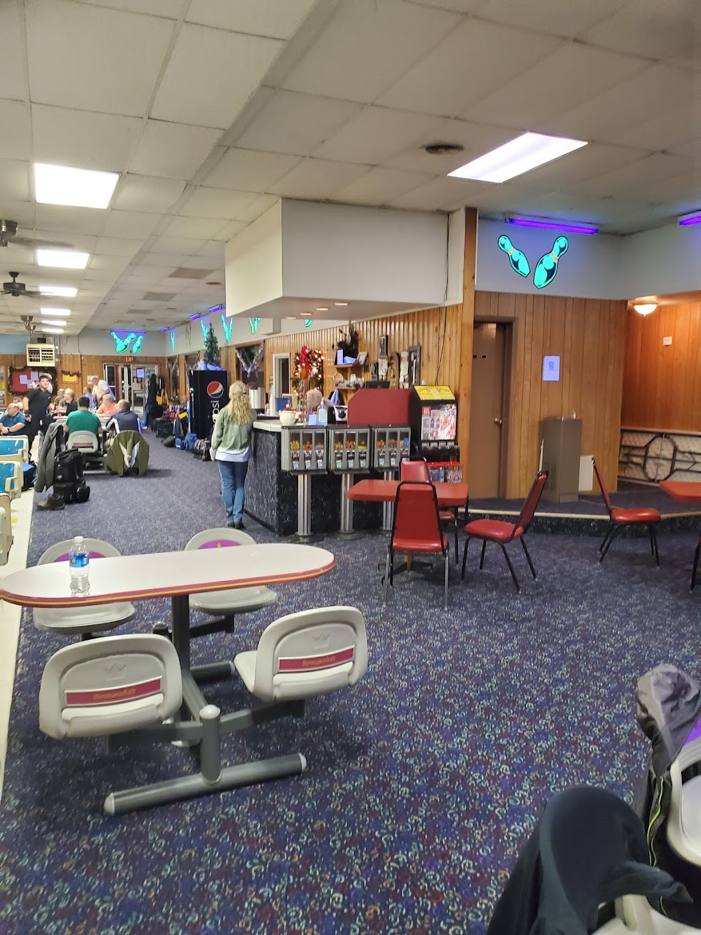 Center Lanes | 3084 Brodhead Rd, Aliquippa, PA 15001, USA | Phone: (724) 378-9510