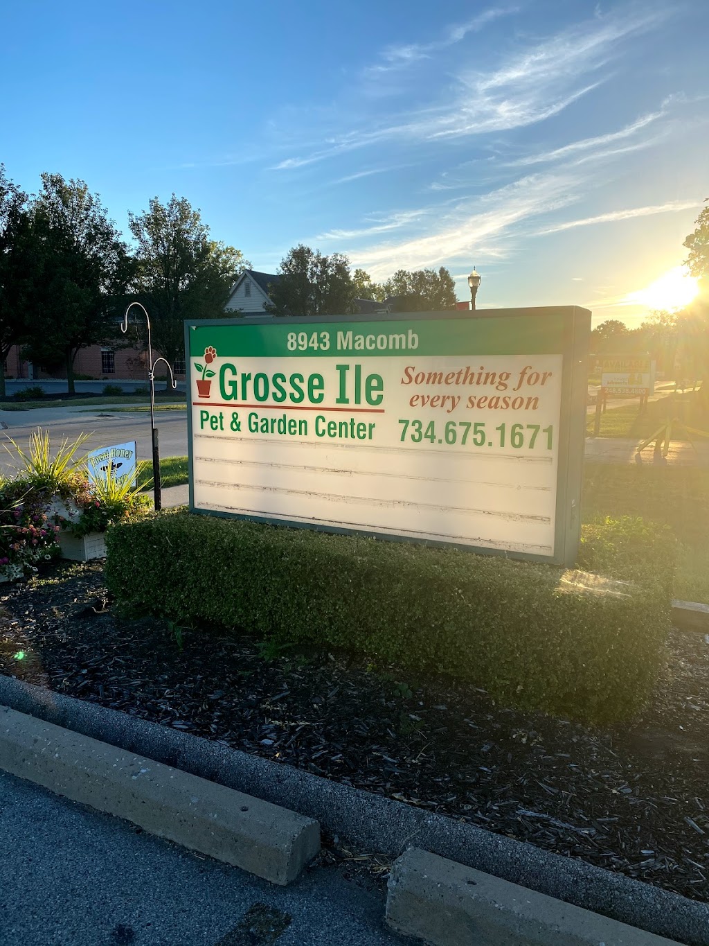 Grosse Ile Pet & Garden Center | 8943 Macomb St, Grosse Ile Township, MI 48138, USA | Phone: (734) 675-1671