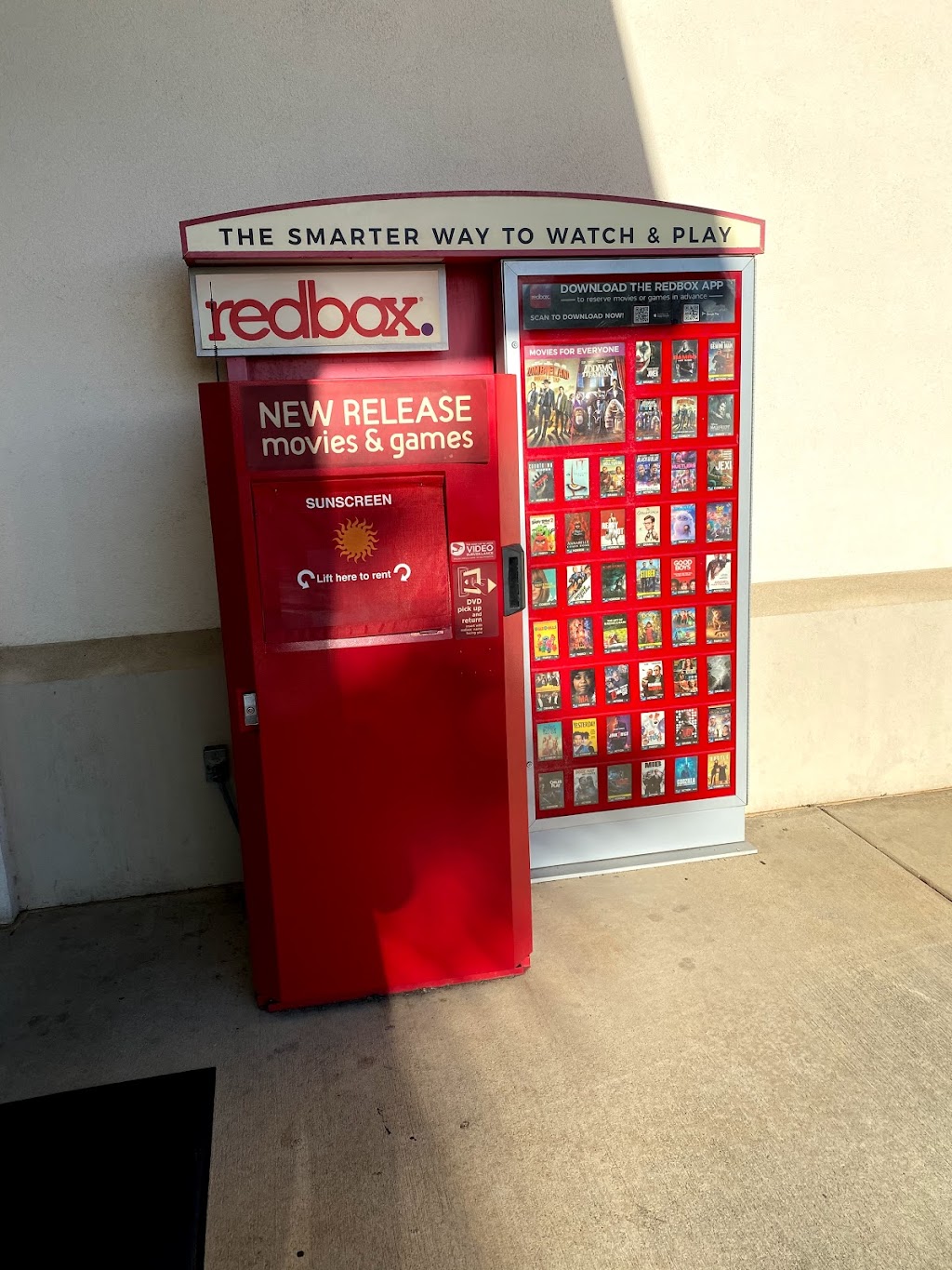 Redbox | 810 Willamette St, Pearl Harbor, HI 96860, USA | Phone: (866) 733-2693