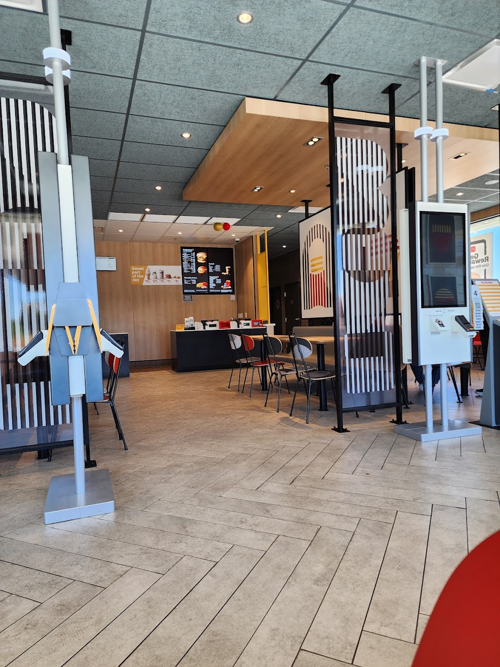 McDonalds | 3331 W El Camino Ave, Sacramento, CA 95833, USA | Phone: (916) 270-2118