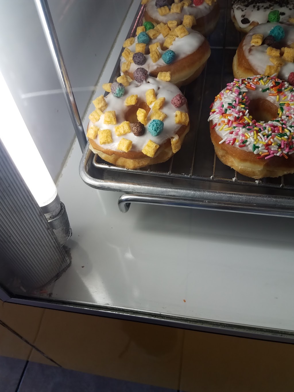 Sunrise Donuts | 21691 Yucca Loma Rd, Apple Valley, CA 92307, USA | Phone: (760) 247-5333